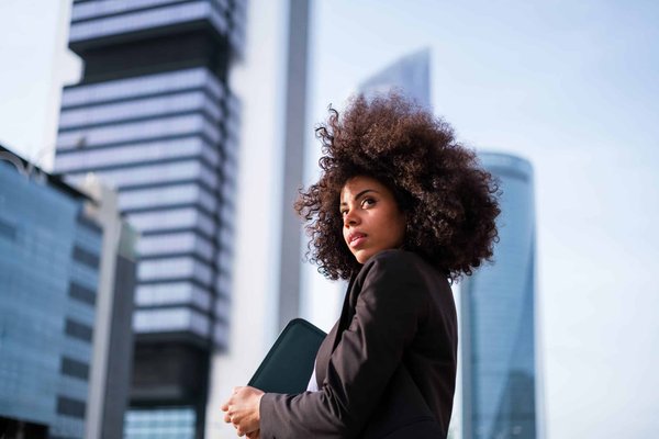 Leadership féminin dans le business : défis et réussites